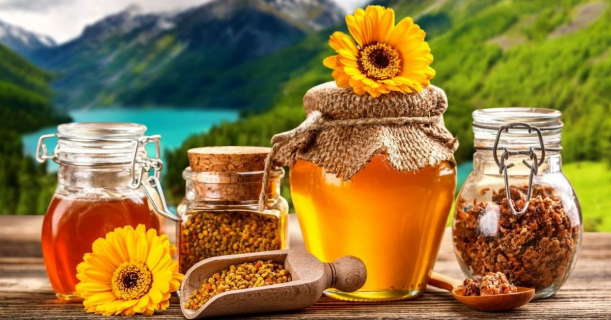 Бал ұстаған бармақ жаламай тұр...