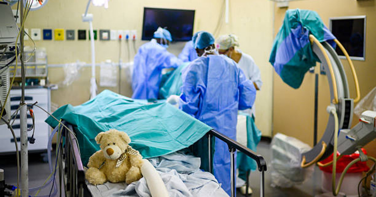 Дәрігер шеге жұтып қойған баланы аман алып қалды