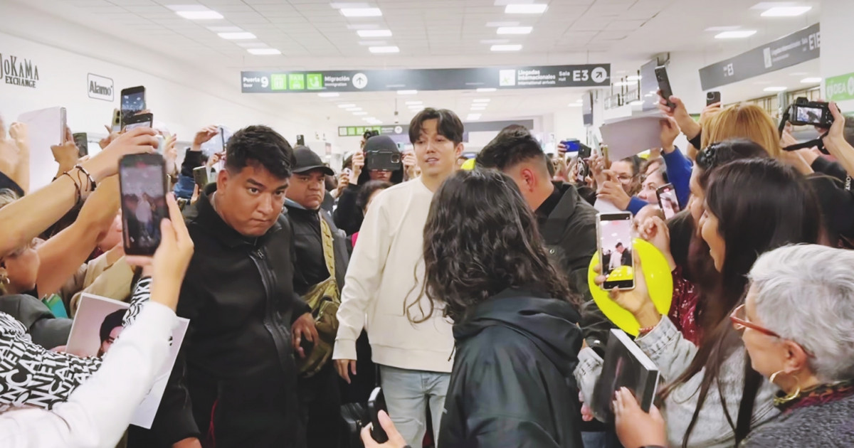 Димашты Мехико әуежайында ұрандатып қарсы алды