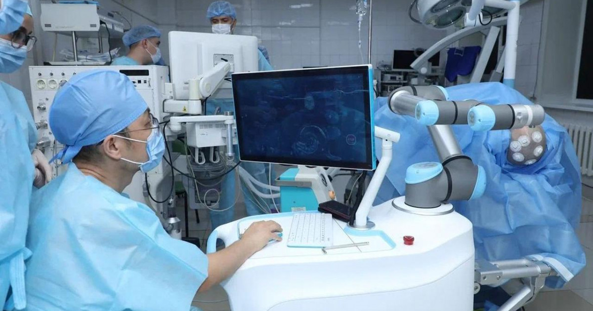 Қарағандыда миға жоғары дәлдікпен операция  жасайтын робот қолданысқа енгізіледі