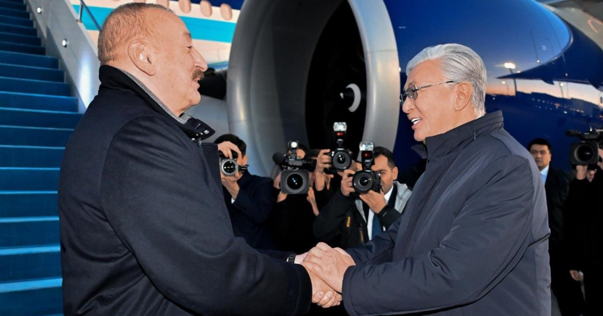 Қасым-Жомарт Тоқаев Ильхам Әлиевті шығарып салды