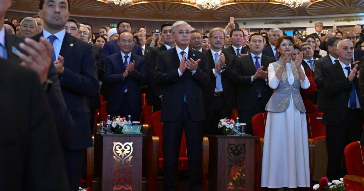 Қасым-Жомарт Тоқаев Республика күніне арналған концертті тамашалады