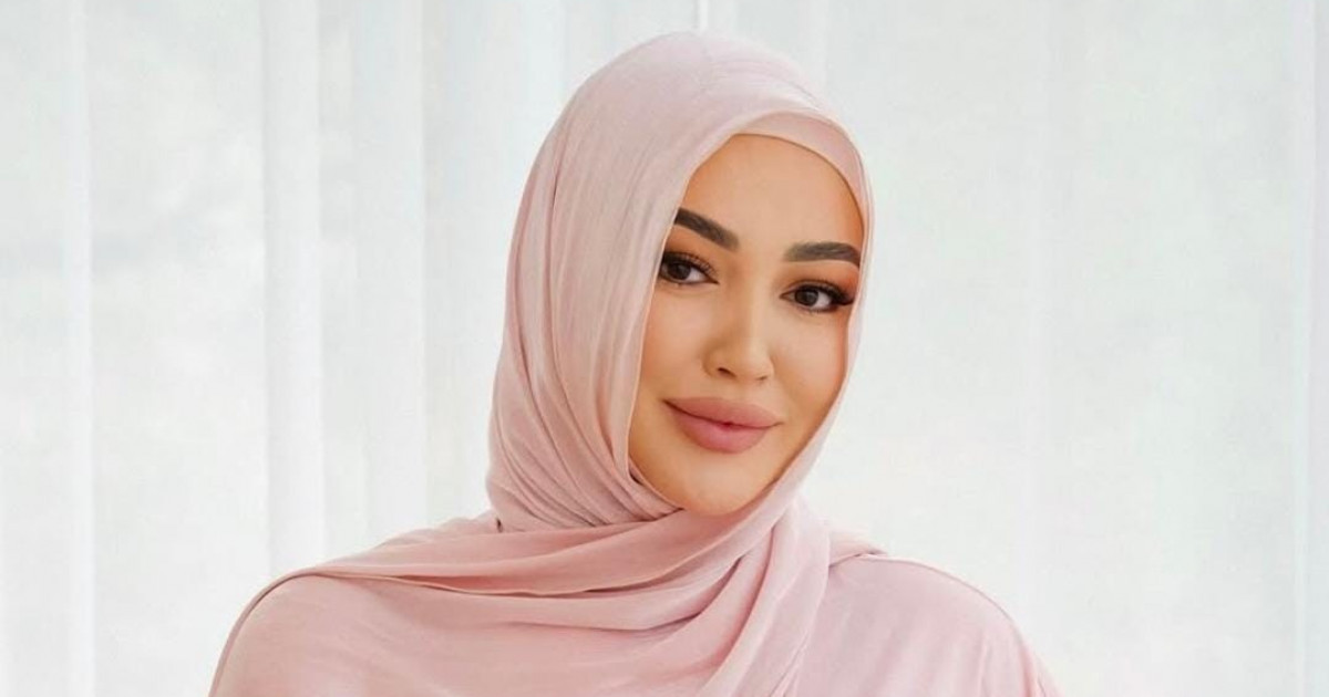 «Маған тек тыныштық керек!»: Қазақстандағы белгілі блогер хиджабын шешті