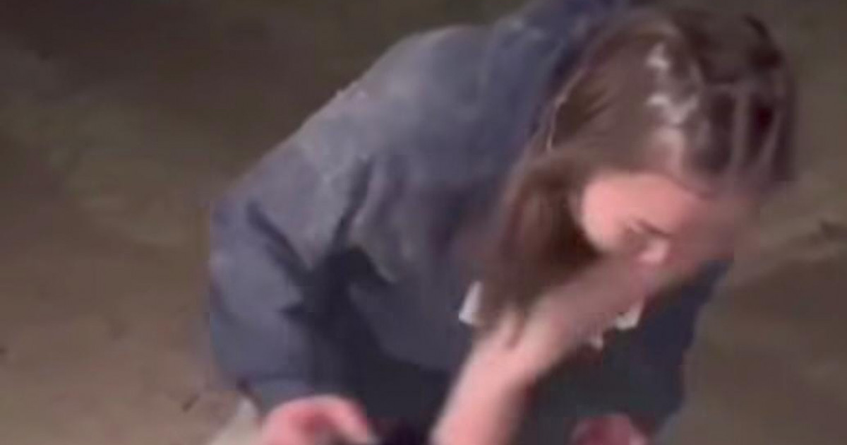 Маңғыстау облысындағы төбелес: жасөспірім қыздардың боқтап, бір-бірін аяусыз ұрғаны видеоға түсіп қалды