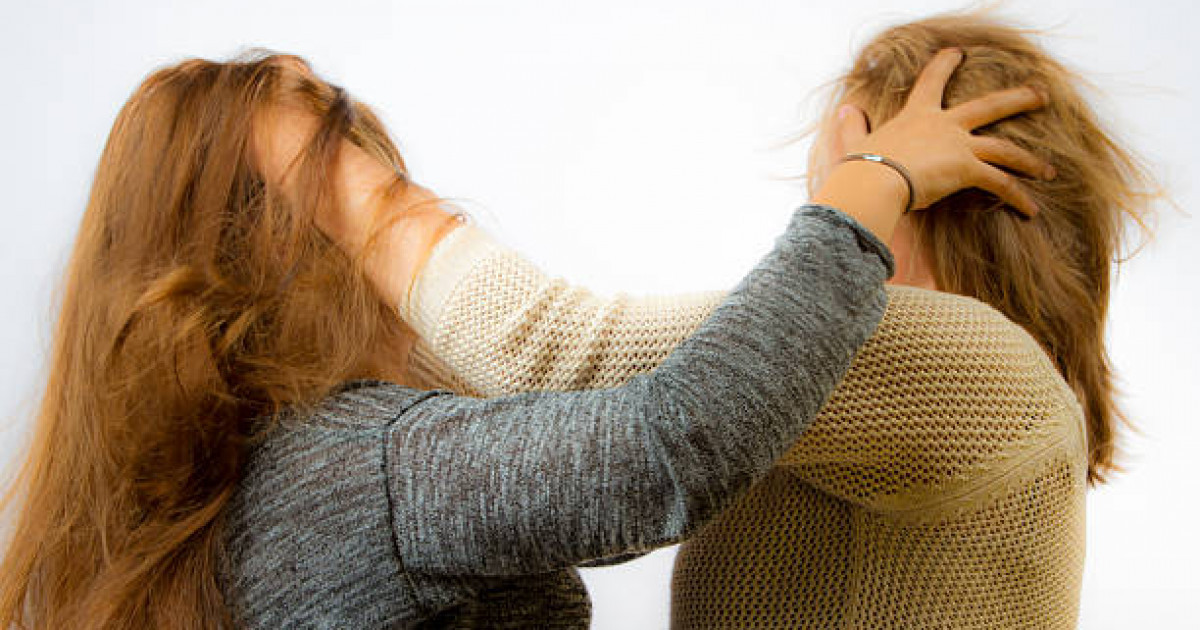 Маңғыстауда 13-14 жастағы оқушы қыздар бір-бірін асқан қатыгездікпен ұрып-соққан