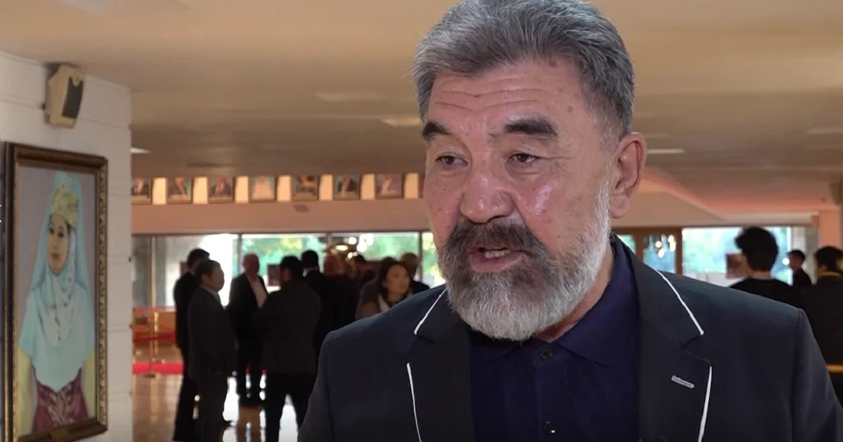 «Мойныма алып, түрмеге отырдым»: танымал әртіс өміріндегі ауыр жағдай туралы айтты