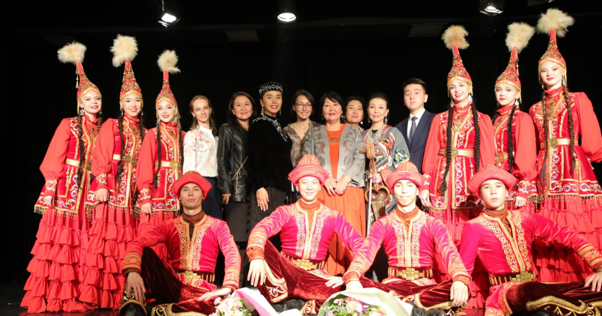 Парижде  Birlik ансамблі өнер көрсетті