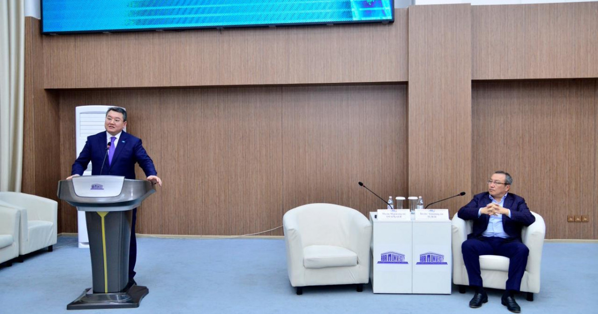 Президент кеңесшісі Мәлік Отарбаев Абай университеті студенттерімен жасанды интеллект дәуірі тақырыбында кездесу өткізді