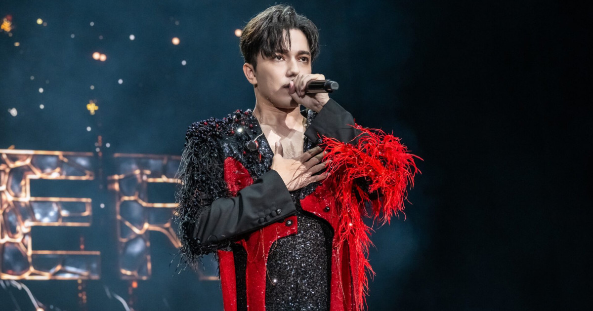 «Сахна музыкалық ғибадатханаға айналды...»: шетелдік БАҚ Димаш туралы не жазып жатыр?