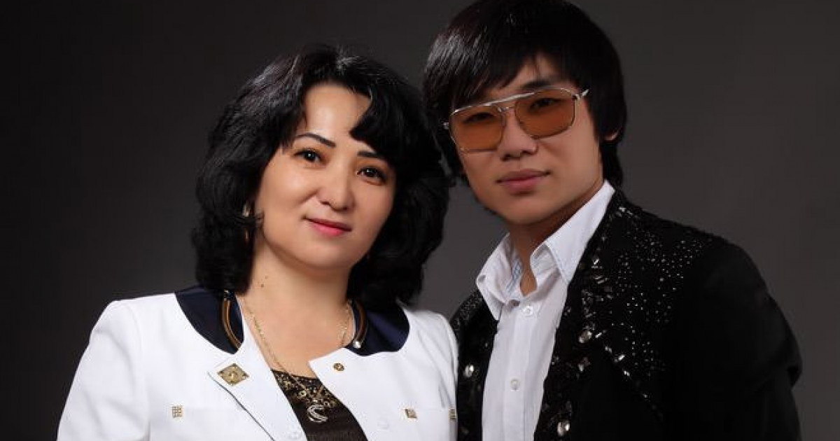 Олар сол жерге қолдарынан келгеннің бәрін, фотосуреттерді салады.