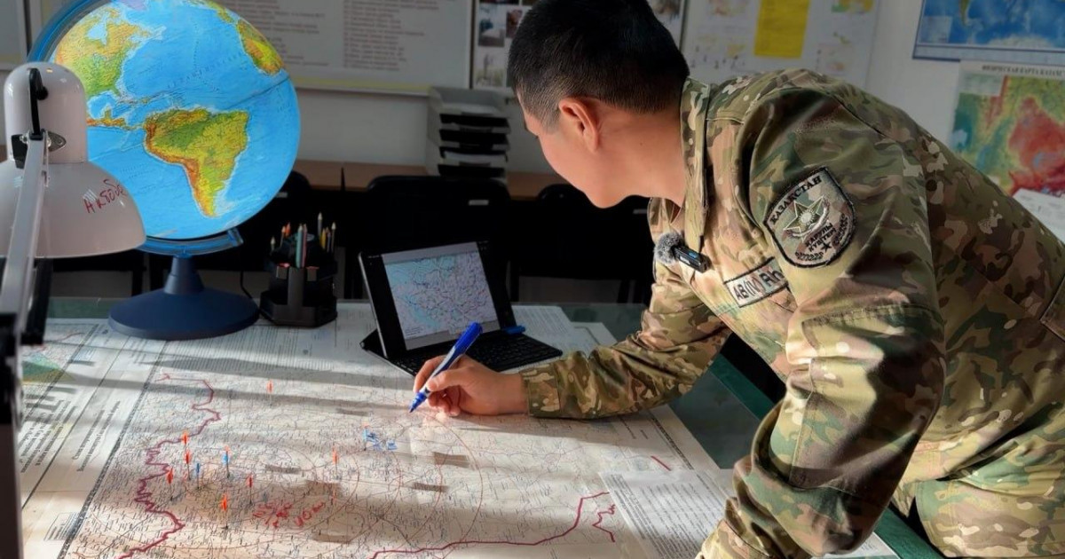 Әскери метеорологтар ауа райын болжаудың заманауи әдістерін зерделеуде