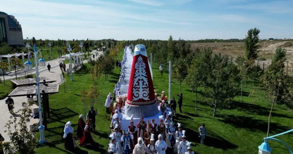 Түркістанда тігілген сәукеле Қазақстанның рекордтар кітабына енді