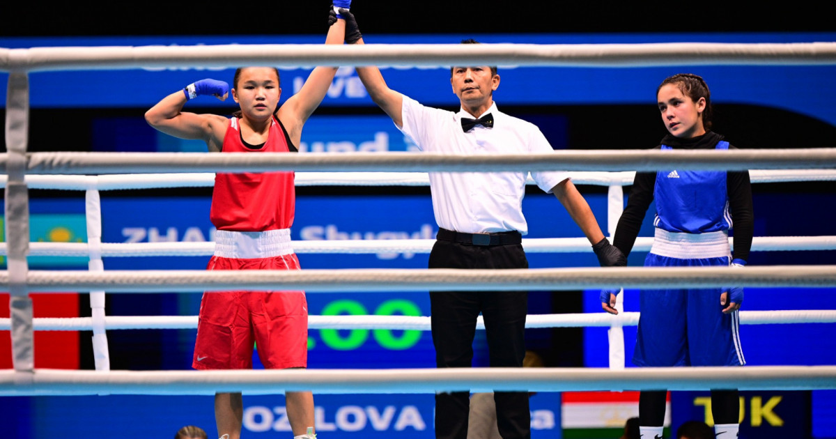 Жасөспірімдер Азиадасы: боксшы Шұғыла Жарасқызы алғашқы жекпе-жегінде жеңіске жетті