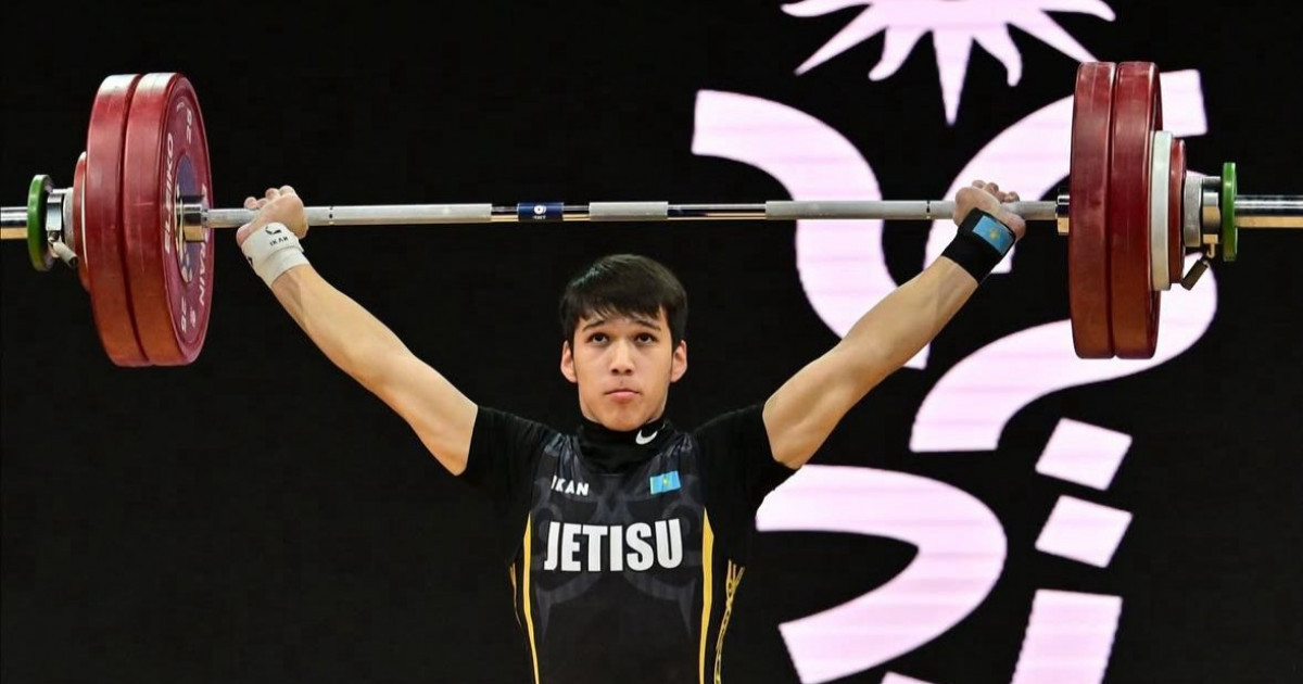 Жетісу университетінің студенті ауыр атлетикадан жаңа рекорд орнатты