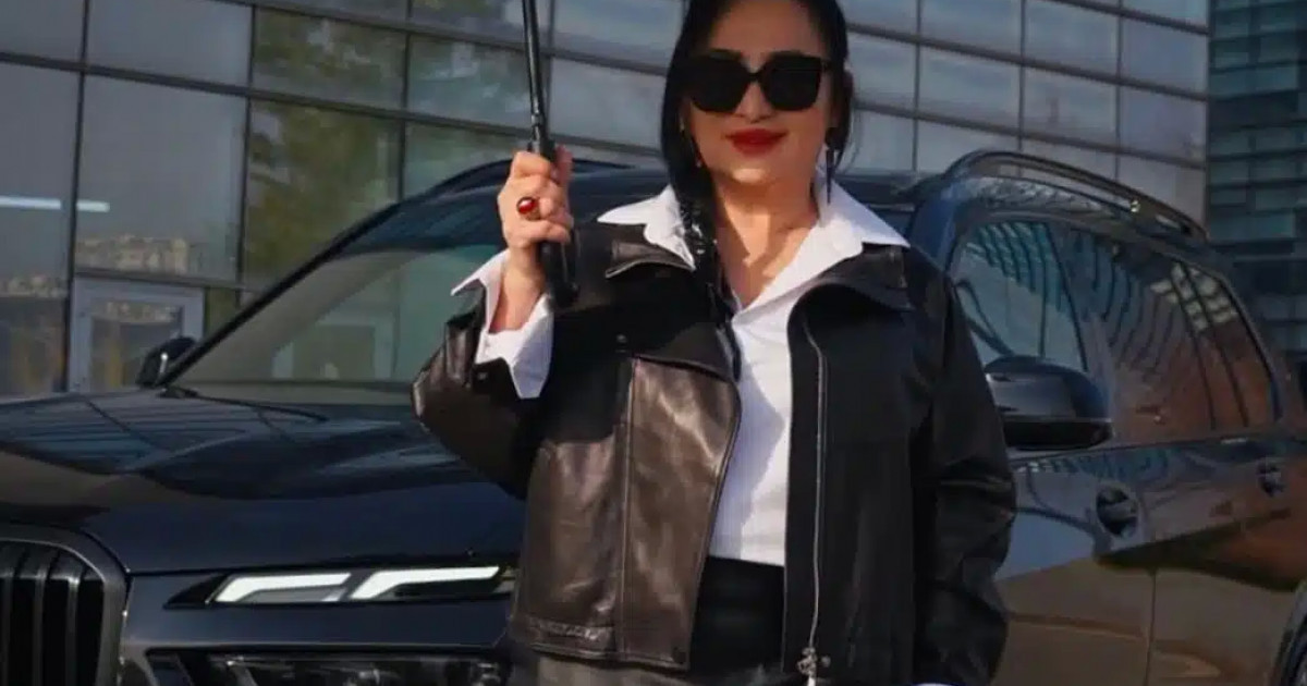 «Жұғысты болсын»: Гүлзира Айдарбекова қымбат көлігін көрсетті (видео)