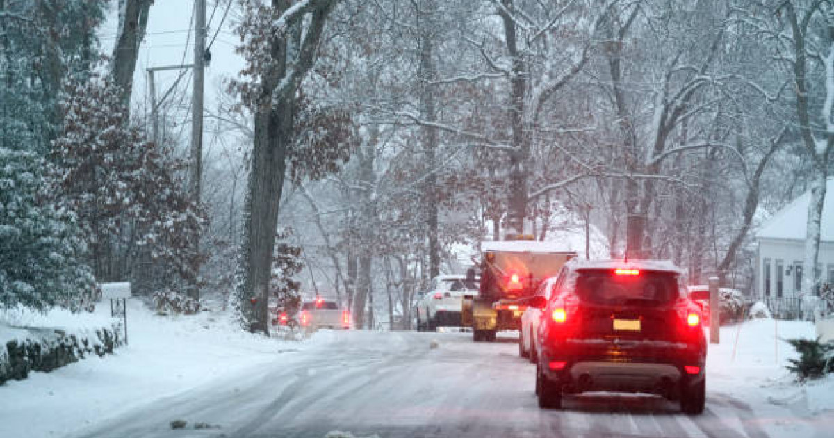 Ауа райы күрт бұзылып, екі облыста жол жабылды