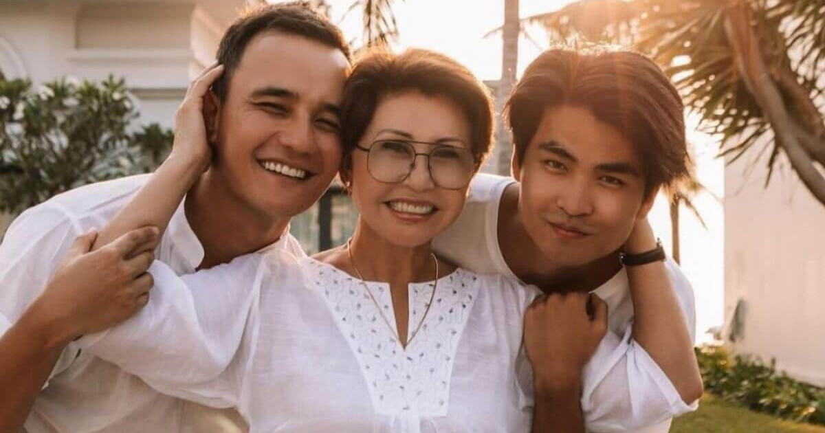 Әли Оқапов анасына сын айтатындарға жауап берді