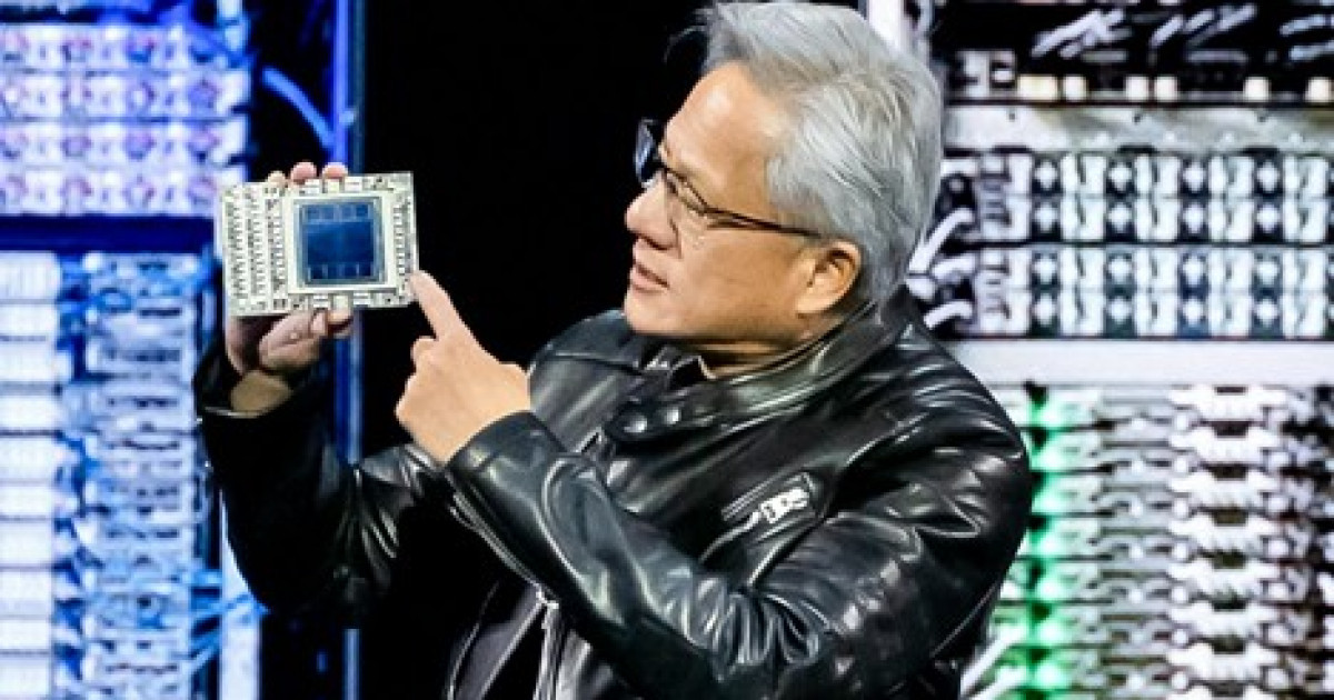 Nvidia Blackwell чиптерін Қытайға сату туралы: «Үміттенемін. Бірақ ол шешімді президент Трамп қабылдайды»