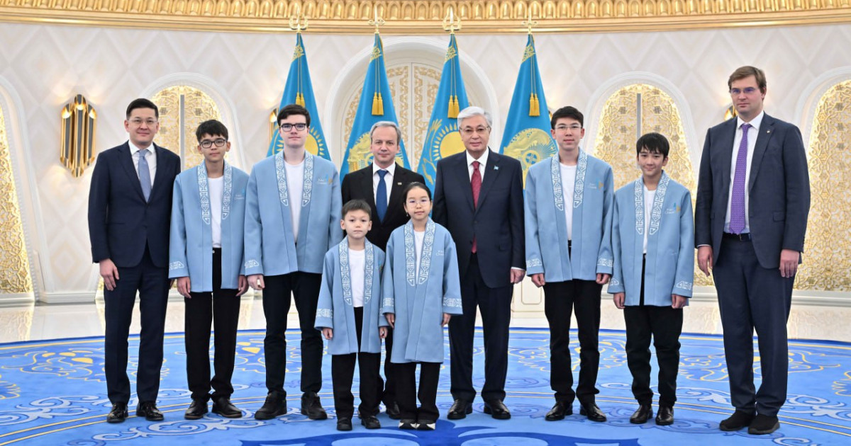 Президент әлем біріншіліктерінде топ жарған жас шахматшылармен кездесті