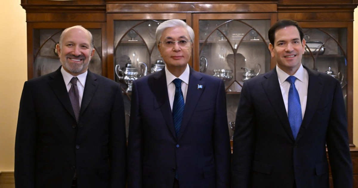 Президент Вашингтонда АҚШ Мемлекеттік хатшысымен және Трамп әкімшілігі өкілдерімен кездесті