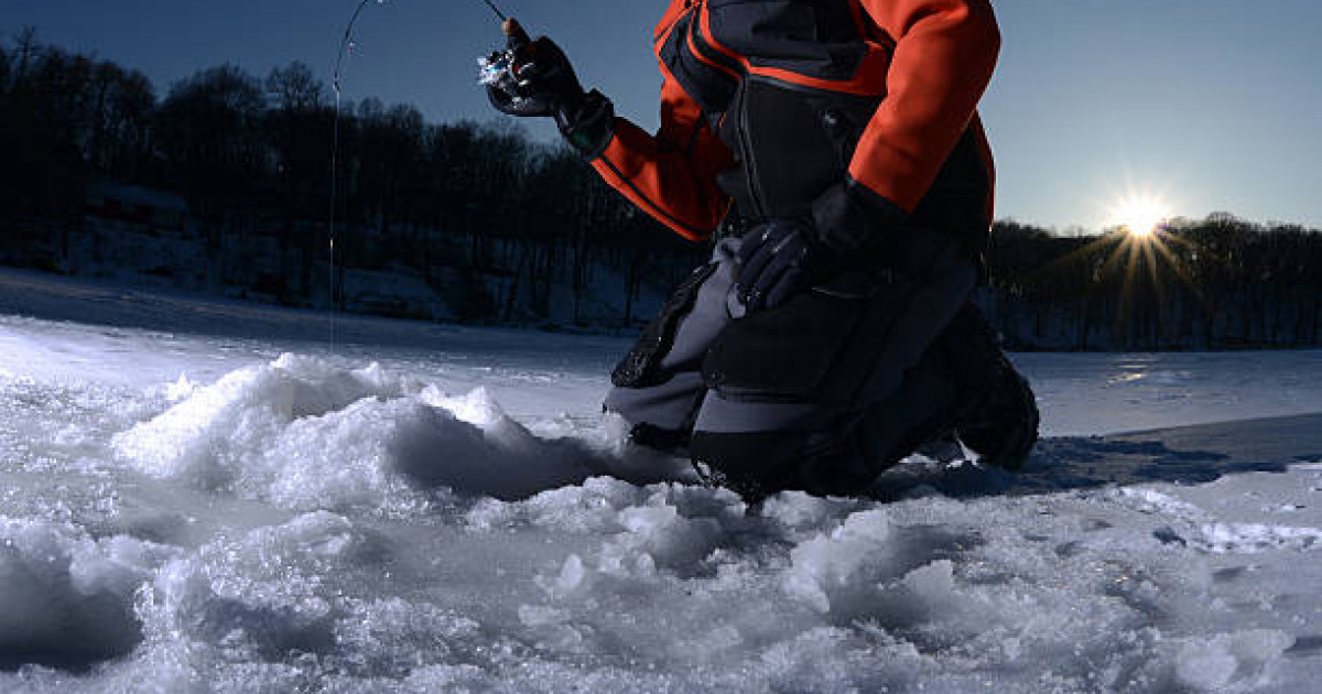 ТЖМ қызметкерлері Балқаш көлінде екі балықшыны құтқарды