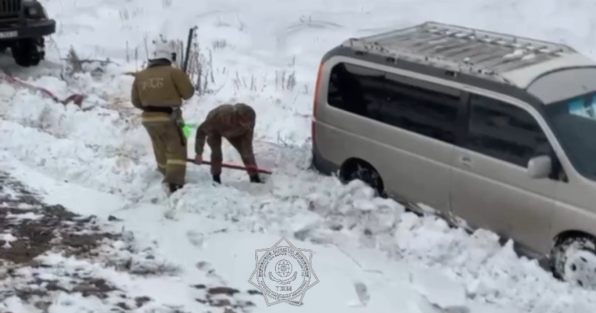 Алматы облысыда автокөлік қар құрсауында қалып қалды