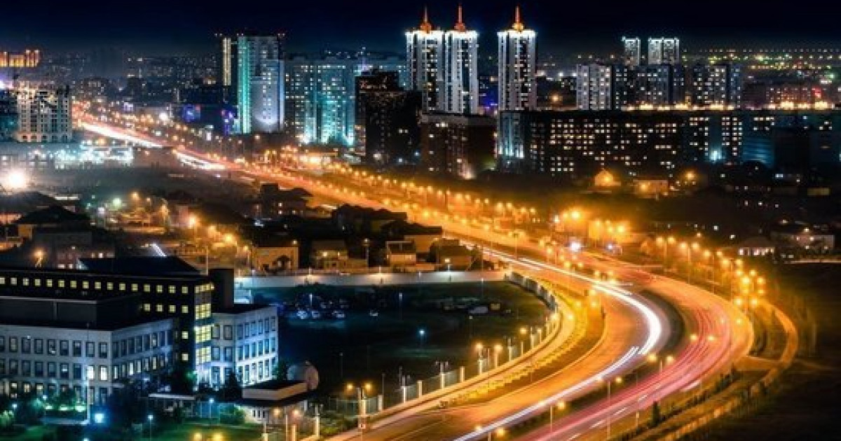 Атырауда полицейлер көпірден секірмек болған адамды құтқарды