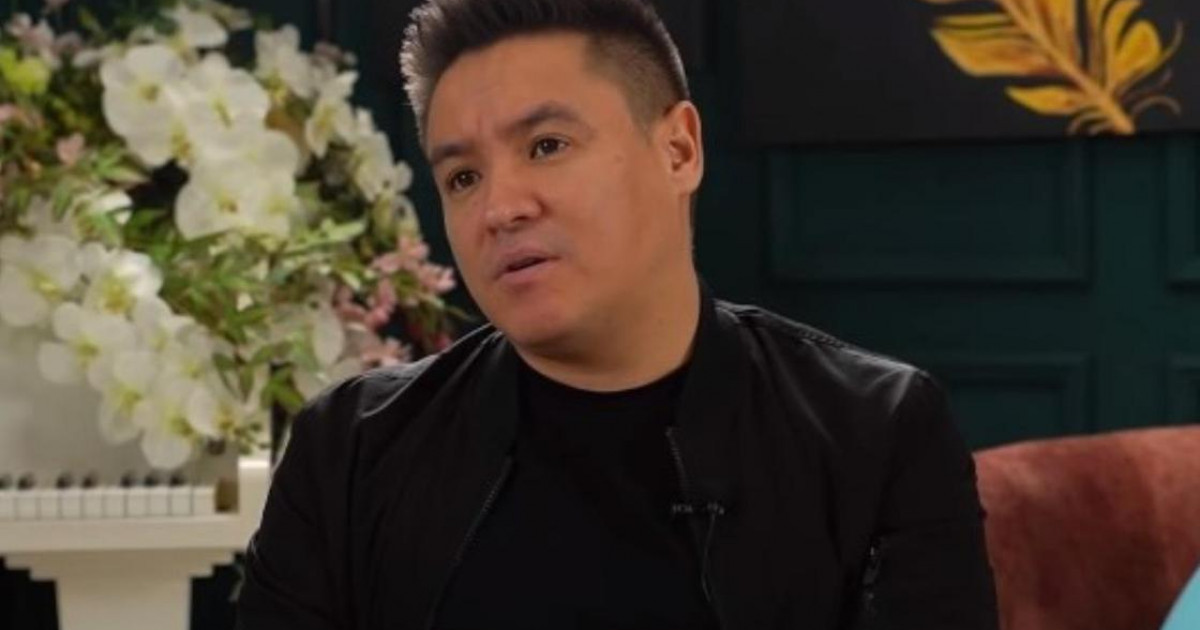 «Ауырып жүр ме?»: әнші Қайрат Түнтеков көрерменді алаңдатып қойды (видео)