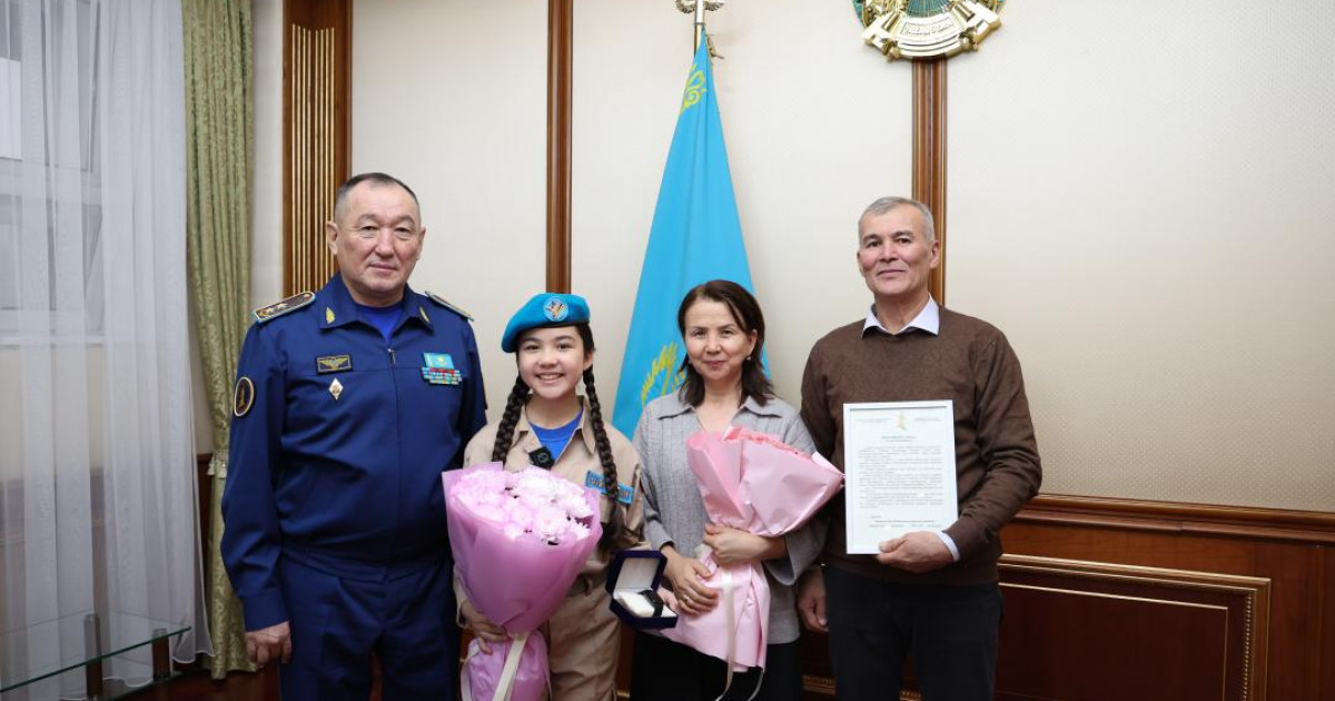 Қорғаныс министрі «Голос. Дети» байқауының финалисі Жасмина Тузелованы құттықтады