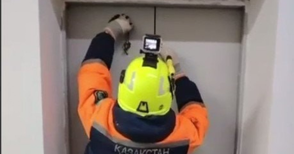 Астанада лифтіде қалып қойған бес адам құтқарылды