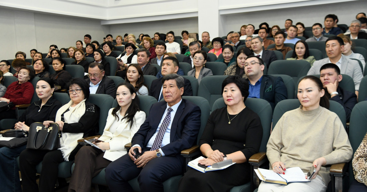 «Қысқы мектеп – 2026»: Жасанды интеллект дәуіріндегі білім беру мәселесі қаралды