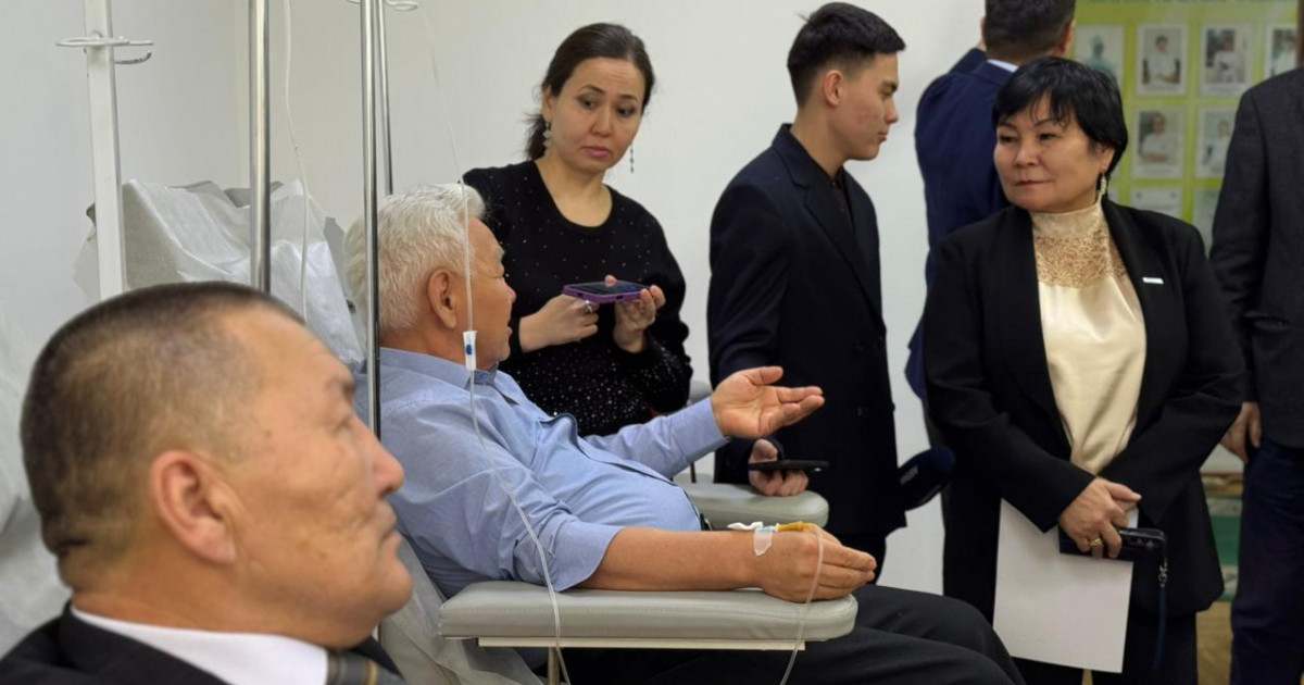 Мәжіліс депутаттары Астанадағы ардагерлерге арналған  госпитальге барды