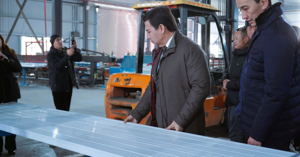 Мәжіліс депутаттары Түркістан облысындағы ірі кәсіпорынға барды