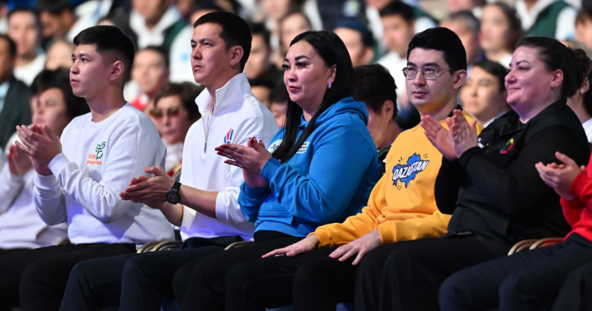 Комиссия мүшелері конституциялық реформаға қатысты әр мәселені егжей-тегжейлі қарап, ауқымды жұмыс атқарып жатыр