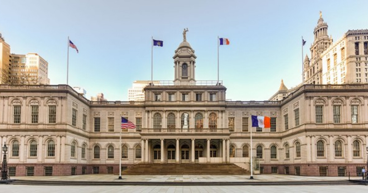 Нью-Йорктің жаңа сайланған әкімі қолын Құранға қойып ант берді