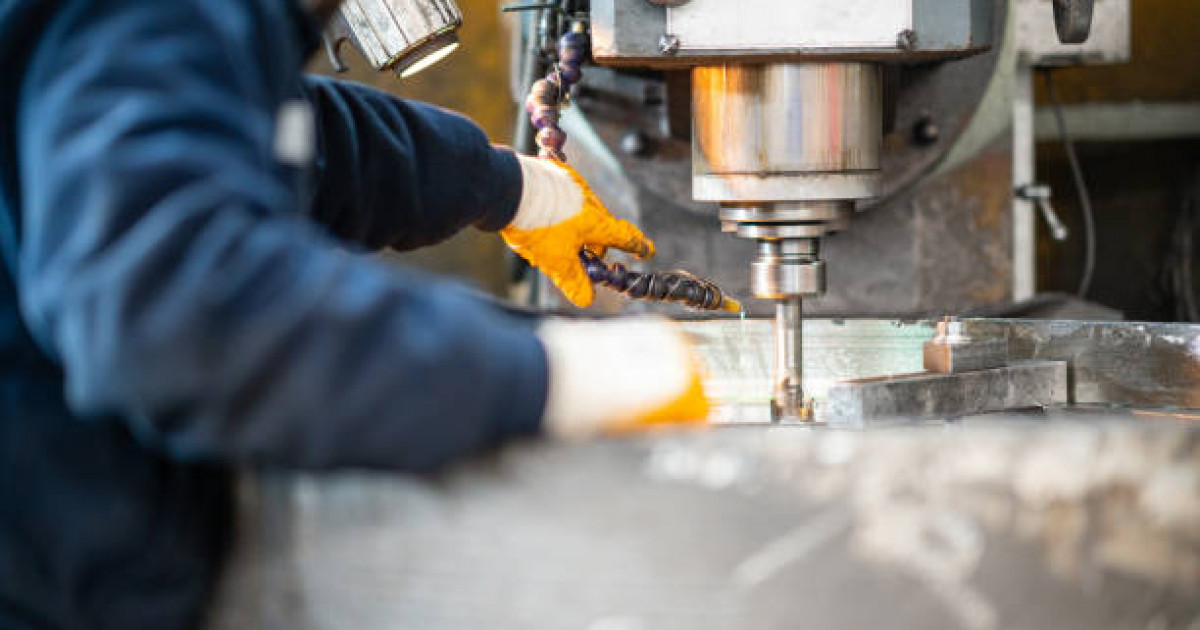 Орал қаласында жұмысшы станокқа қысылып қаза тапты