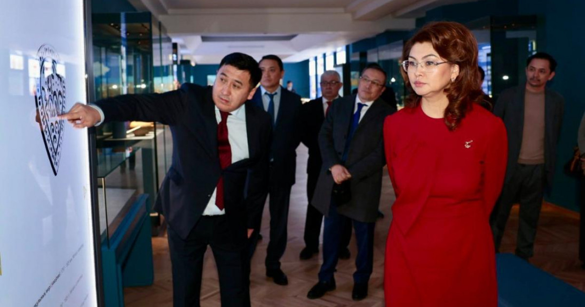 Аида Балаева Ұлттық орталық музейдегі «Алтын Орда» деп аталатын жаңа залды аралады