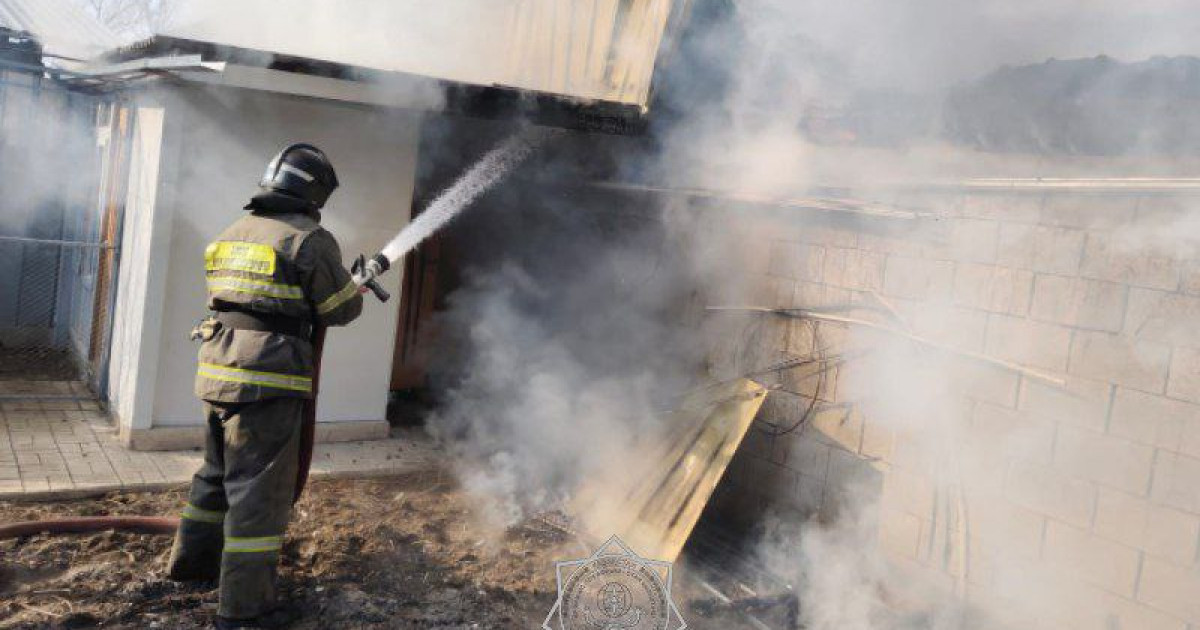 Қаскелеңде шыққан өрт екі тұрғын үйге тарала жаздады