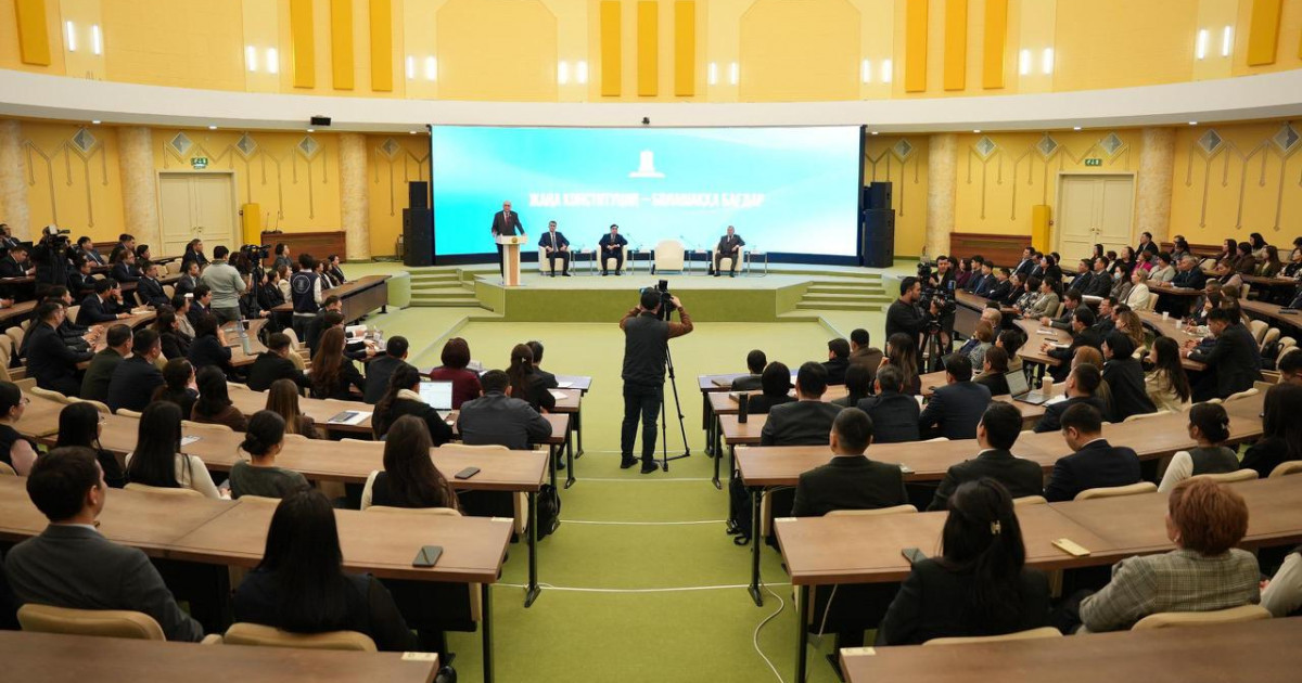 Мемлекеттік басқару академиясында сарапшылар конституциялық реформаны талқылады