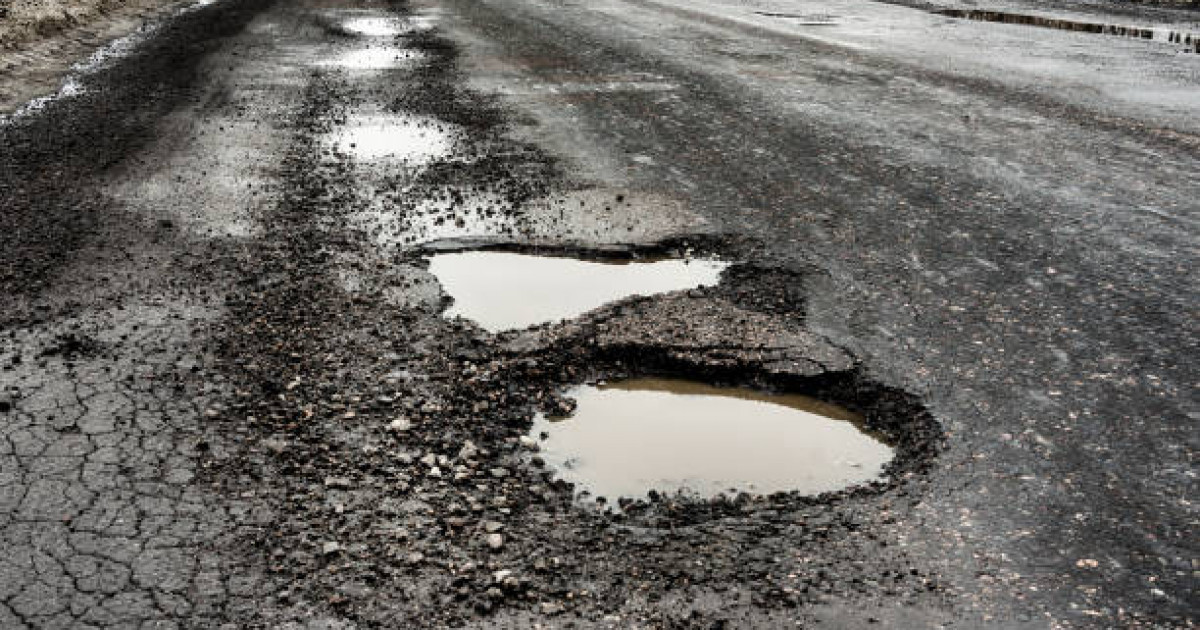 Шымкентте жаңбырдан кейін жер опырылып, тұрғындар сусыз қалды