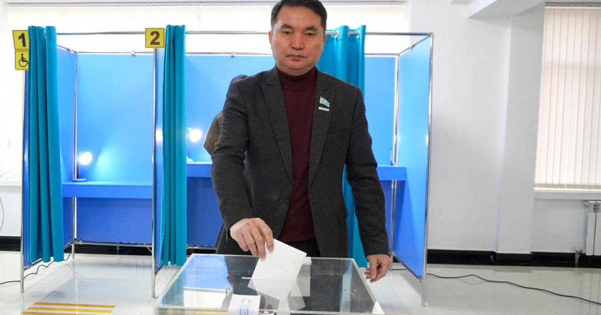 «AMANAT» партиясы Алматы облыстық филиалының атқарушы хатшысы референдумда дауыс берді