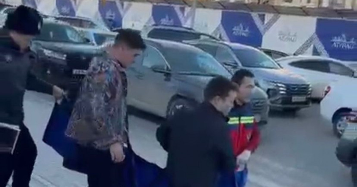 Атырауда мектеп ішінде оқушыны пышақтап кетті