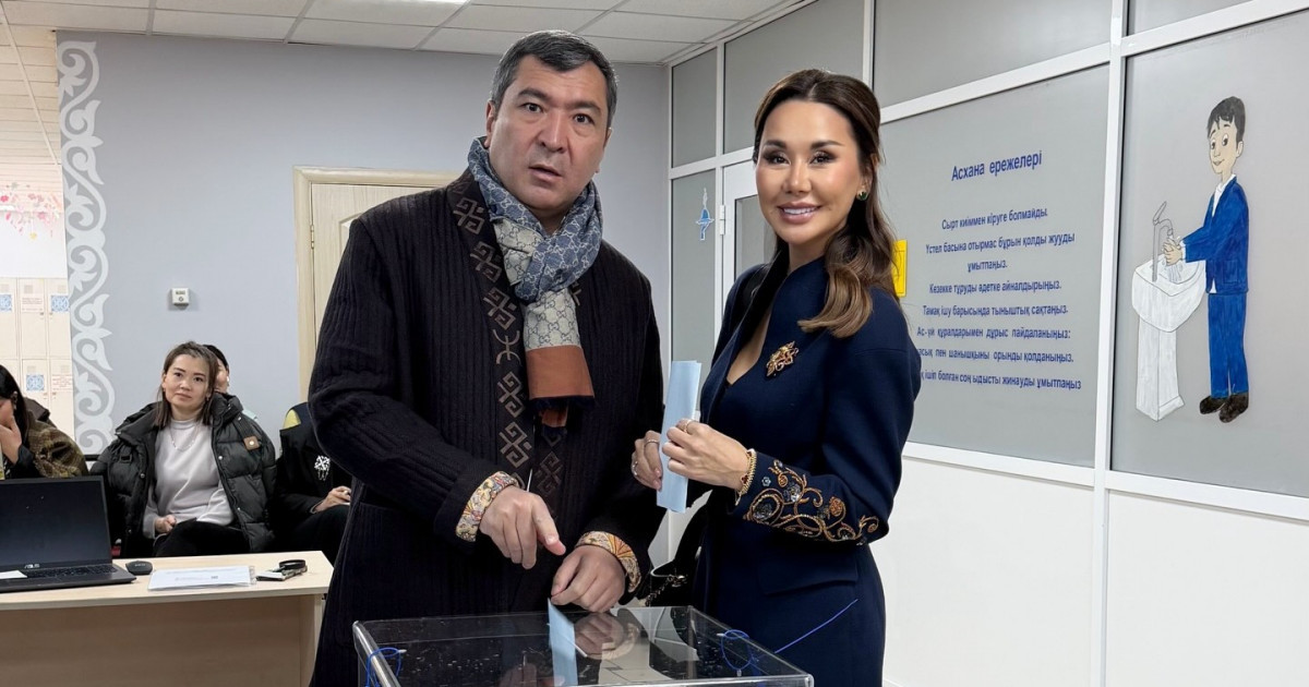 Динара Сәтжан жолдасымен бірге референдумда дауыс берді