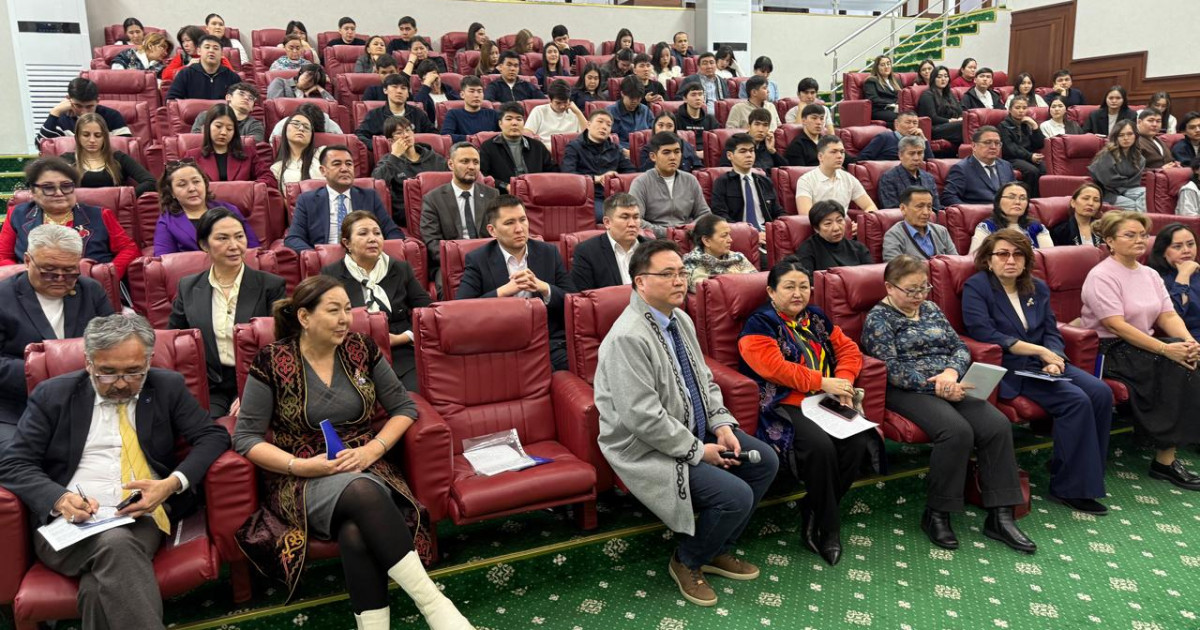 Қазақ ұлттық университетінде жаңа Конституция және азаматтық қоғам мәселелері талқыланды