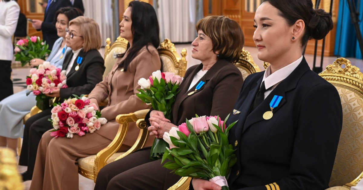 Президент ел өмірінің маңызды салаларында табанды еңбек етіп жүрген әйелдерді марапаттады
