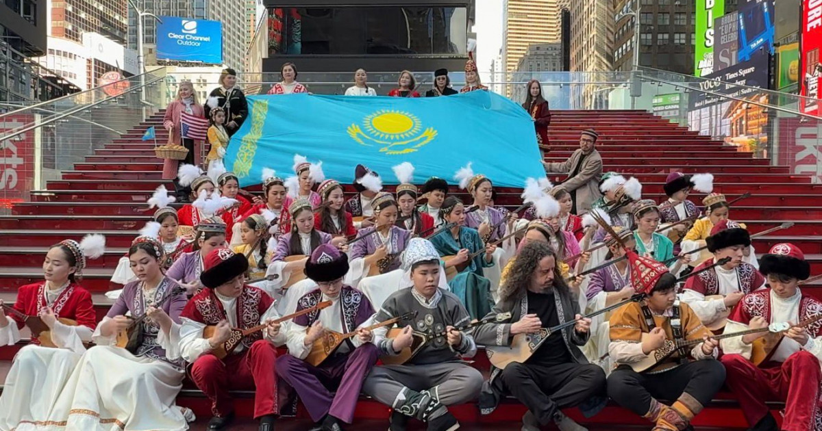 Times Square-де Наурыз тойланды: Нью-Йорк төрінде қазақтың күйі күмбірледі