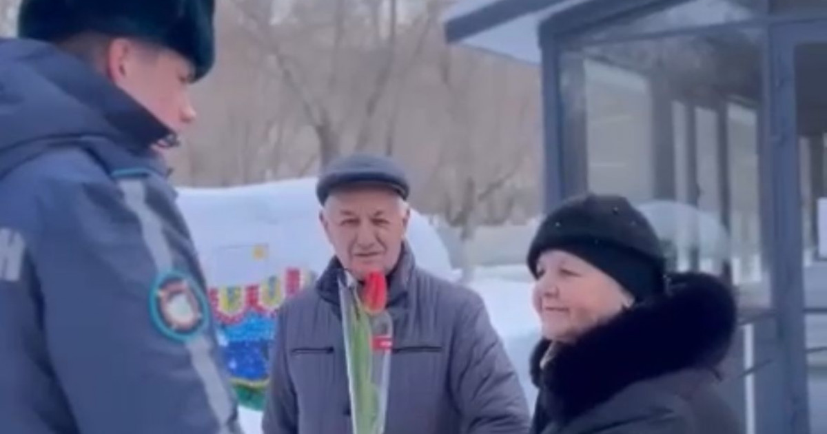 Ұландықтар қала тұрғындарын 8 наурыз мерекесімен құттықтады