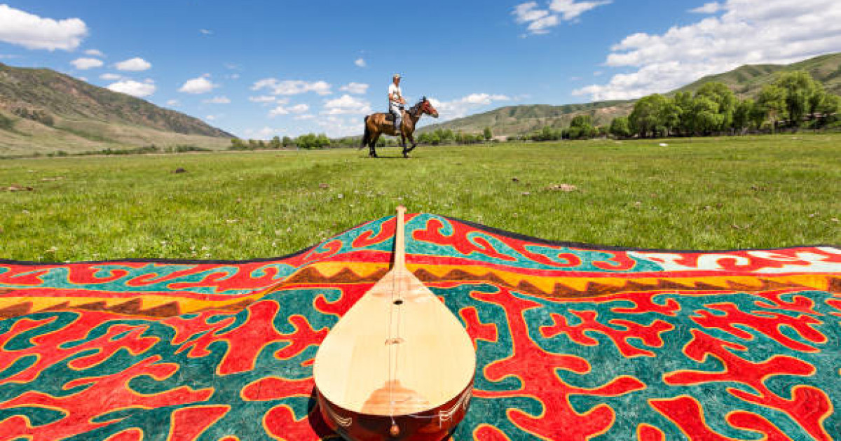 Ақтөбеде домбыраны «харам» деп атаған тұрғын ұсталды