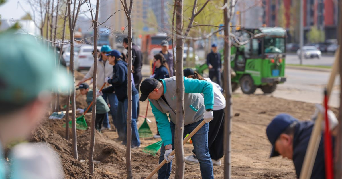 «AMANAT» партиясы экологиялық бастаманы қолдау мақсатында Астанада қалалық сенбілік өткізді