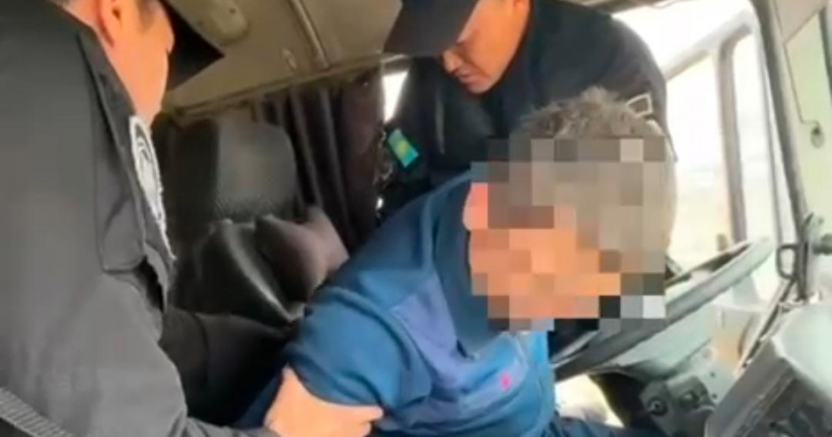 Атыраулық полицейлер есінен танып қалған жүргізушінің өмірін сақтап қалды